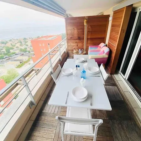 Апартаменты #sete T3 Vue & Etang Piscine Balcon Сет